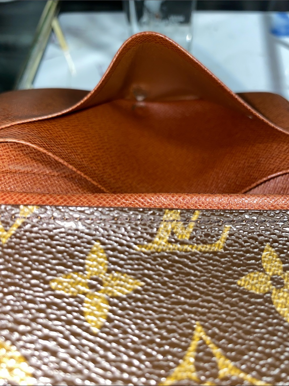 Authentic Louis Vuitton Vintage Monogram Bifold Zippy Wallet - Picture 13 of 17